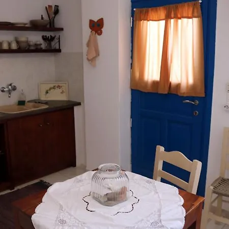 Pension Ilias - Chora Aparthotel