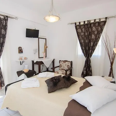 Pension Ilias - Chora Aparthotel
