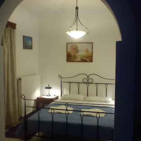 Pension Ilias - Chora Aparthotel